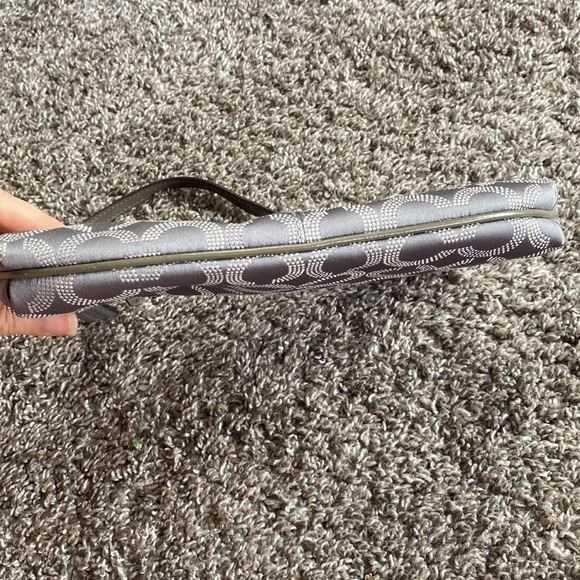 Coach EUC Ashley Gray Logo Dotted Signature Wristlet Wallet - Picture 14 of 16